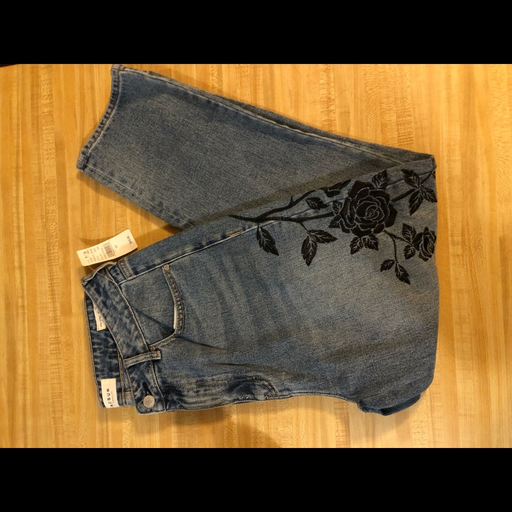 WOMANS (new with tags) PACSUN MOM JEANS